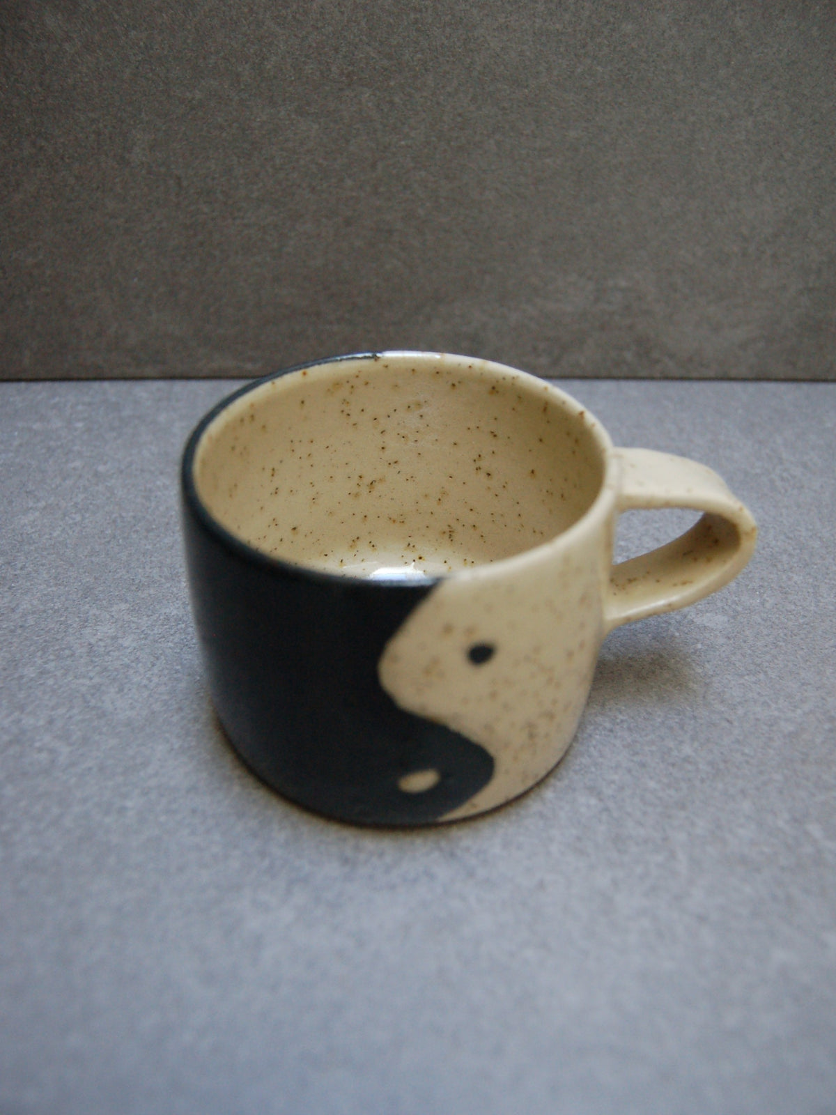 Yin Yang, black small m. hank