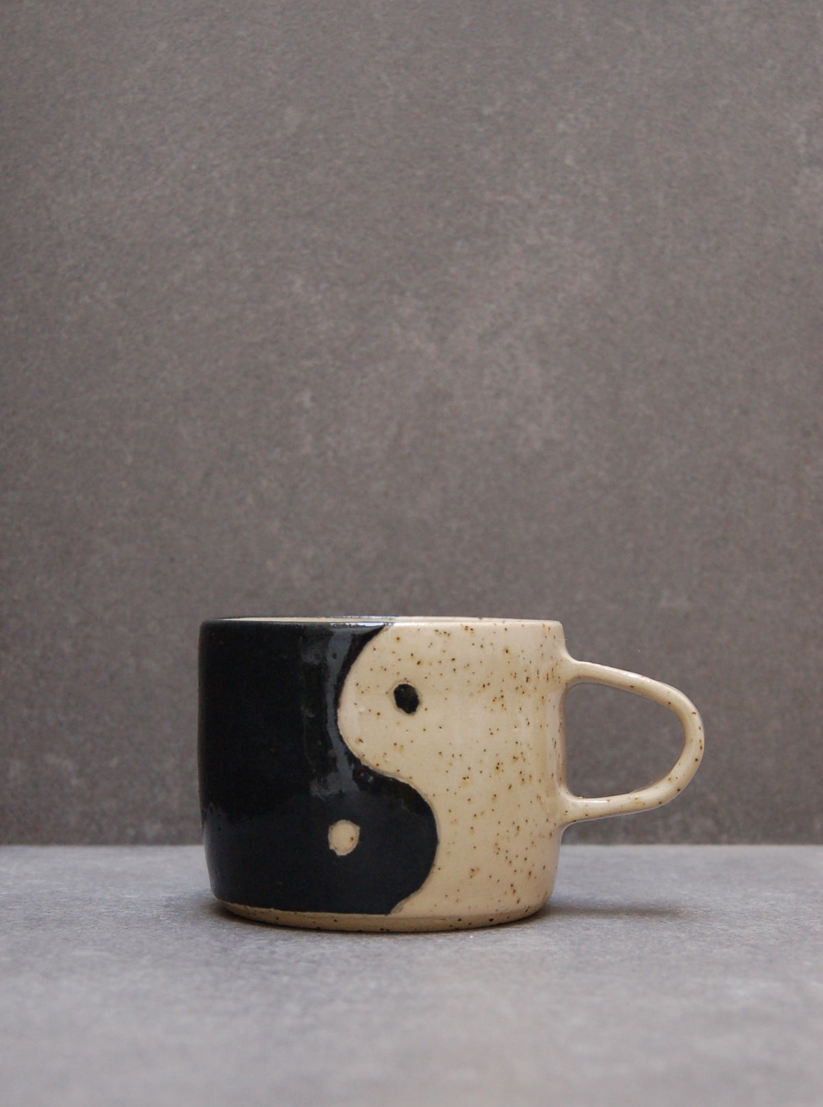 Yin Yang, black m. hank